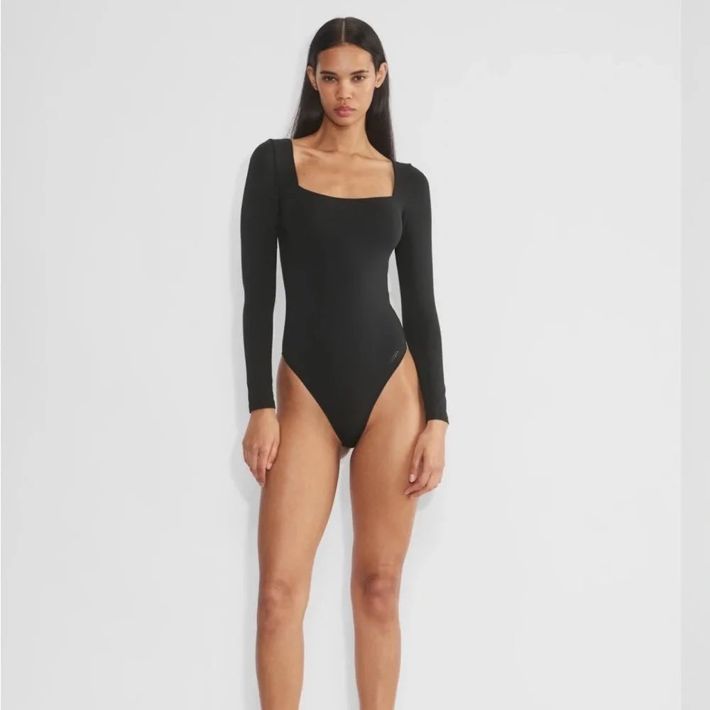 Babaton Aritzia Contour Squareneck Long Sleeve Bodysuit Black XS Thong Snap